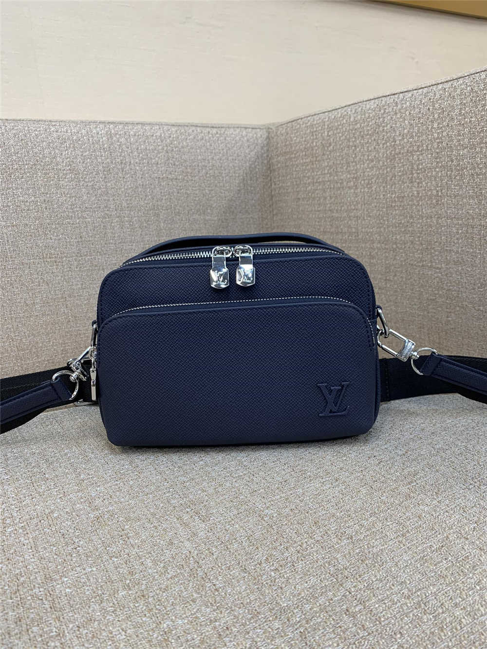 Louis Vuitton M11657 size：22x15.5x7cm 2025 new 